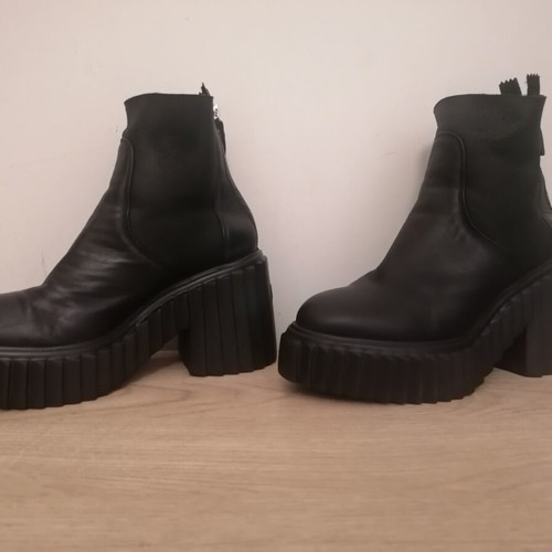 AGL leather ankle boots size 38 like new, black