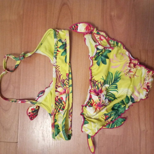 Children's swimsuit like new for 6-year-old girl with gift hat