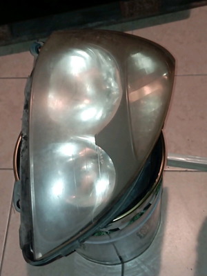 Renault Clio II headlights used, one with broken mounts