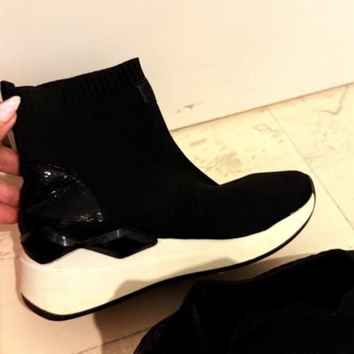 Seven Black Athletic Ankle Boots like new, size 37