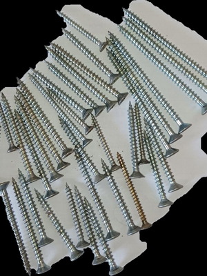 Galvanized novopan screws new, 39 pieces in sizes 4, 6, and 8 cm