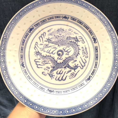 Chinese porcelain plate like new, diameter 23 cm