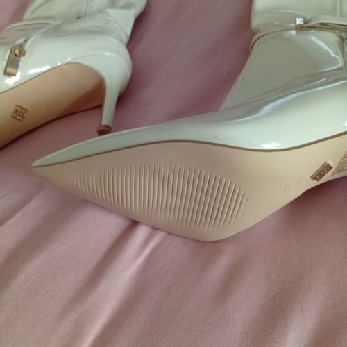 Patent leather boots cream color, new, size 38, knee-high with zipper