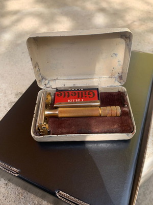 Ξυραφί Gillette Millord Gold μεταχειρισμένο με μεταλλική θήκη και θήκη λεπίδων