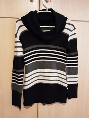 Blouse size M like new, white and blue