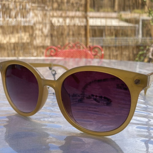 H&M sunglasses like new, cat-eye style with gradient purple lenses