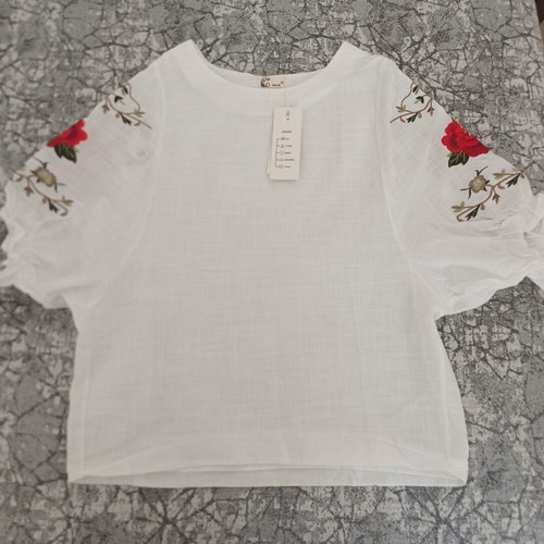 Women's blouse with flowers new, sizes M-L, white