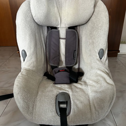 Maxi-Cosi MiloFix car seat used with Isofix and terry cover gift
