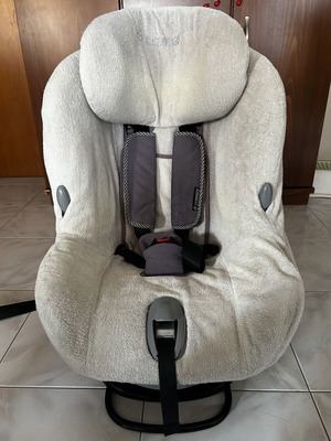Maxi-Cosi MiloFix car seat used with Isofix and terry cover gift