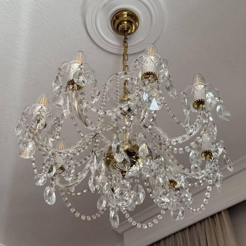 Crystal chandelier with 8 lights