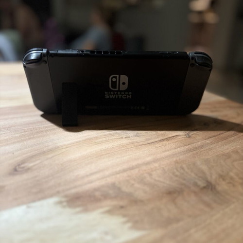 Nintendo Switch V2 сиво като нов с аксесоари