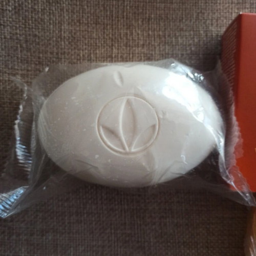 Face and body soaps new, Avon and Herbal, set of 2