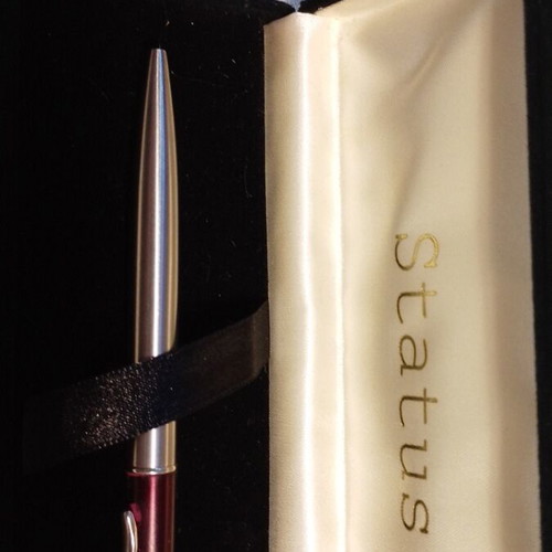Vintage Status pen with case like new