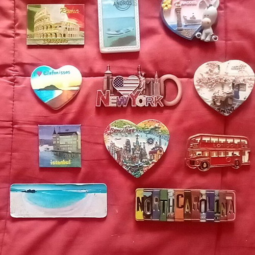 Fridge magnets like new, Greek and foreign, sold separately