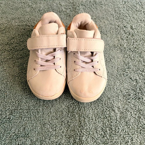 Casual low athletic shoes used for baby boy size 22 white