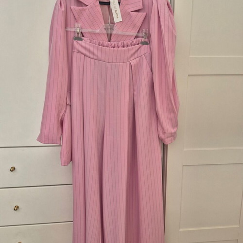 Pink spring suit new, wide fit, onesize