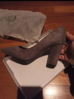 Envie Shoes grey velvet pumps like new, size 37