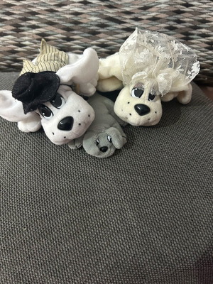Vintage Galoob Pound Puppies Bride & Groom 1995 like new