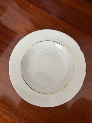 Seltsmann Bavaria porcelain dinner and coffee set, 120 pieces, gold detail