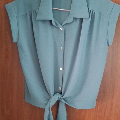 Women's shirt small-medium like new, green