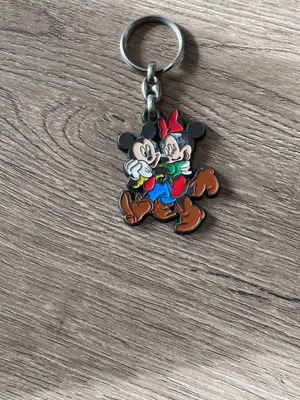 Metal keychain with Mickey color