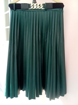Women's pleated skirt with leather texture new, elastic waist, medium-large