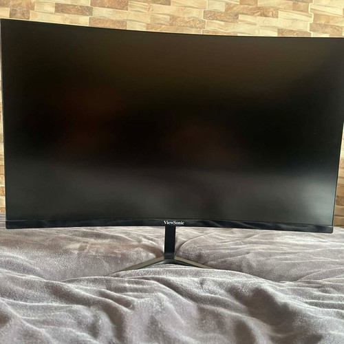 ViewSonic 27" curved gaming monitor 144 Hz used with speakers