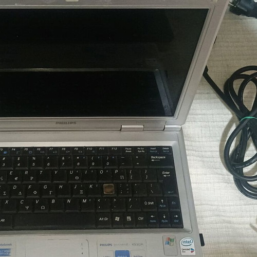 Laptop Philips Freevents X53GR used with accessories and external keyboard
