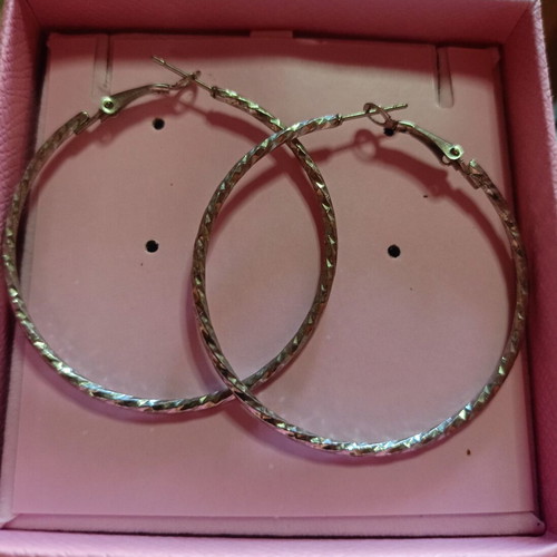 Hoop earrings with embossed design silver like new