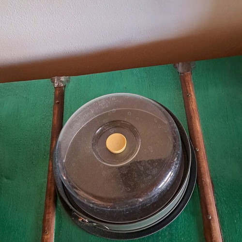 Cake mold used with lid