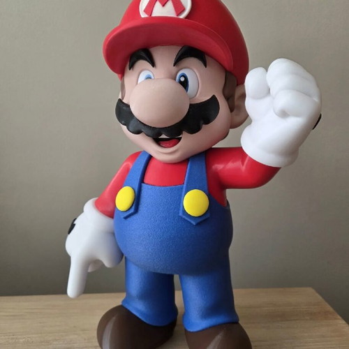 Suoer Mario figure 23 cm 3d made of plastic, like new