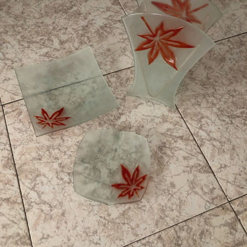 Vintage set of 3 glass decorations with maple leaf design like new
