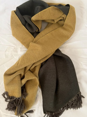 Double-sided pashmina like new, mustard and dark green with fringes
