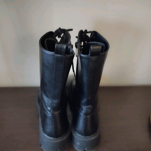 Leather boots new, size 40