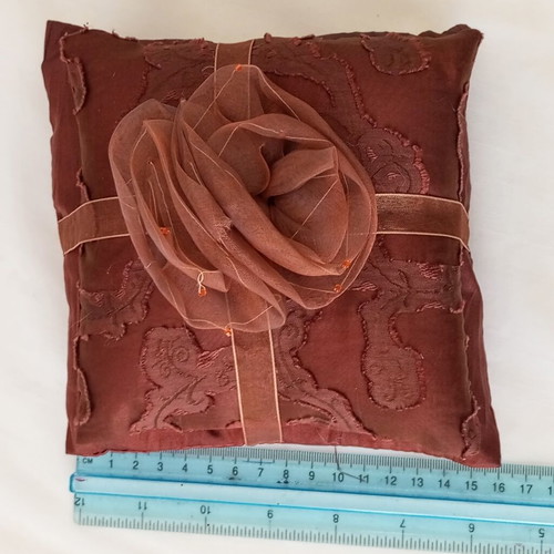 Decorative sofa pillows set like new, brown beige terracotta