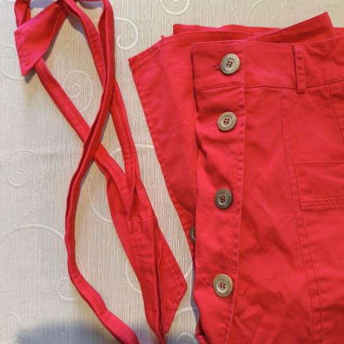 Red skirt with buttons and belt used, summer style, size L