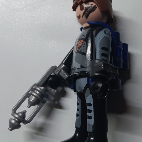 Playmobil 2 agents used