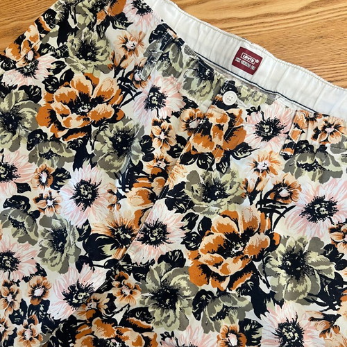 Levi's floral bermuda shorts XL like new, multicolor