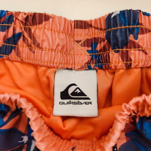 Quiksilver swim shorts like new, adjustable drawstrings, quick-dry fabric