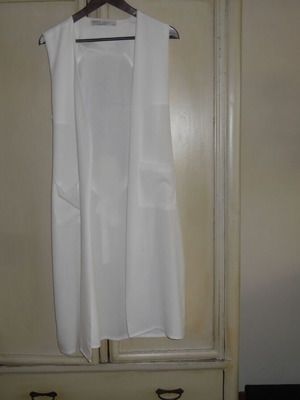 Doca Summer Long Vest XL White with Belt and Pockets