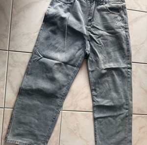 Baggy Τζιν με λεπτομέρεια στην πίσω τσέπη