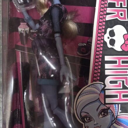 Monster High Coffin Bean Abbey Bominable Doll 2013 new