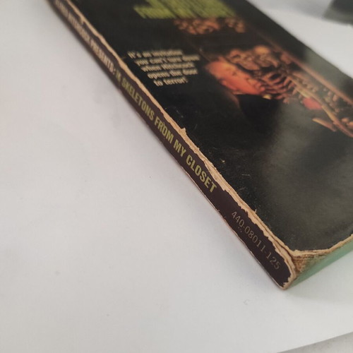 Alfred Hitchcock Presents 16 Skeletons from My Closet Used Edition 1976