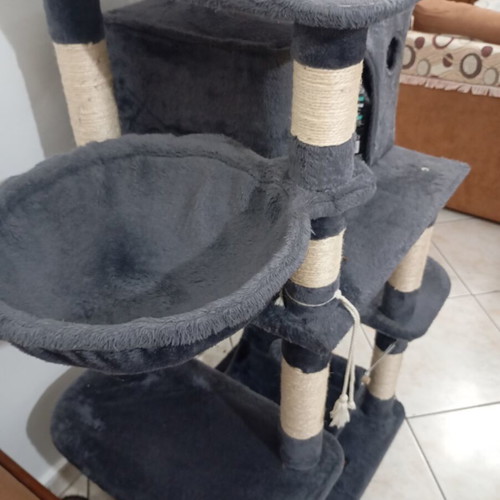 Large Cat Tree scratching post like new