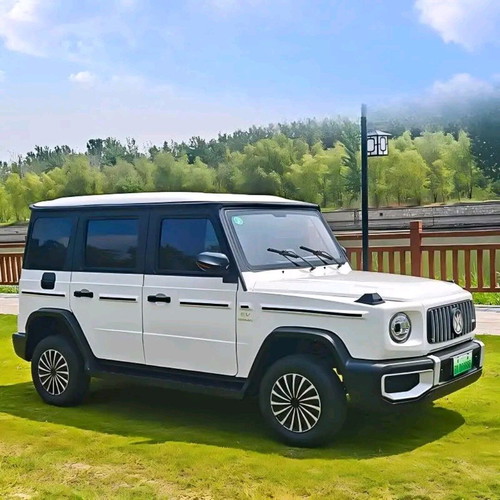 Electric car with 100 kWh battery, 3.5 kW motor, 40-70 km/h speed