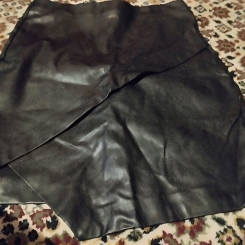 Faux leather mini skirt used, black, size XS