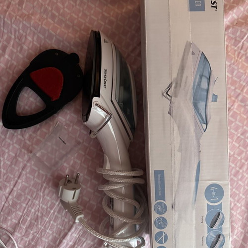 Travel iron like new with steam and accessories