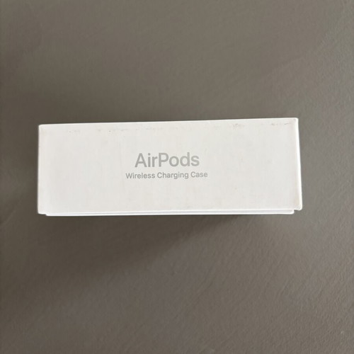 Apple AirPods 2 with wireless charging case