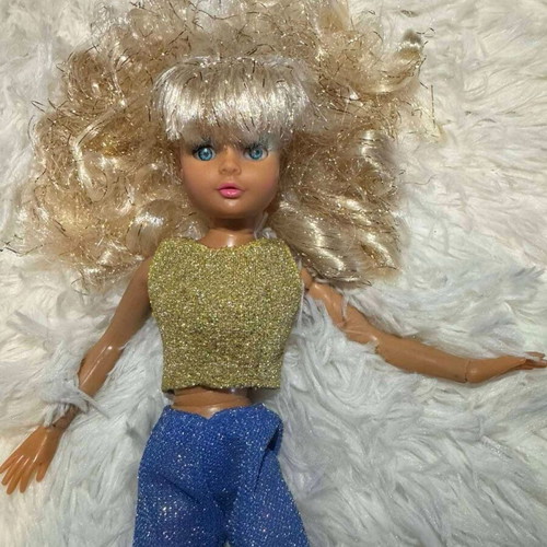 Bibibo Goldilocks doll used with factory paint and movable joints