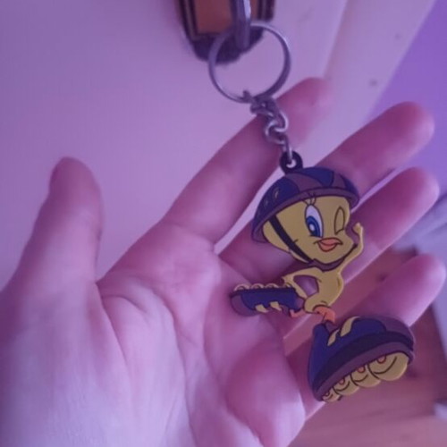 Vintage Looney Tunes Tweety Bird rollerblades keychain (2000)